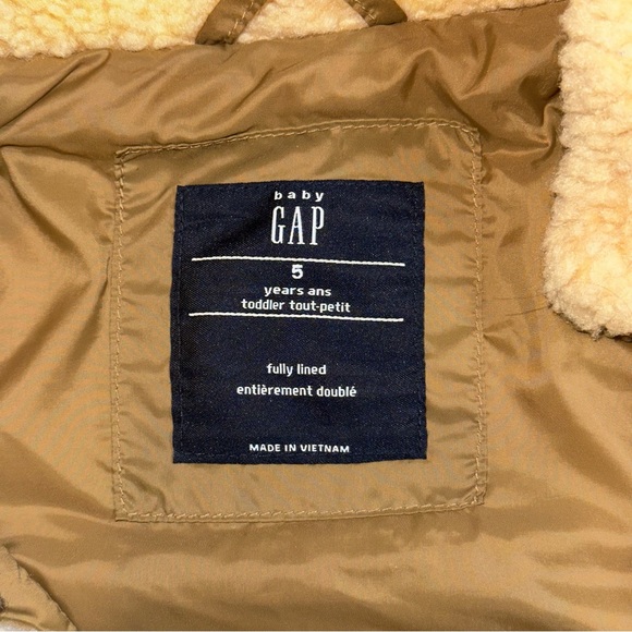 Gap Kids Sherpa Vest - Size 5 - Picture 5 of 5